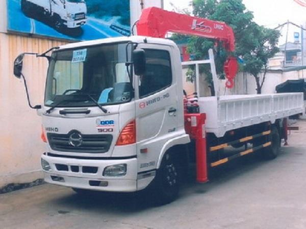 Xe tải Hino FC9JLSW gắn cẩu Unic 5 tấn 4 đốt (URV554)