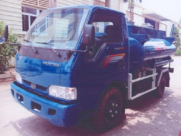 xe tải Kia K165 chở xăng 2,7 khối