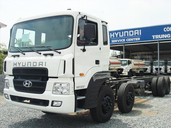 Xe đầu kéo Hyundai HD320 18 tấn
