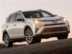 Toyota RAV4 2017 gấp rút giảm giá còn 554 triệu đồng