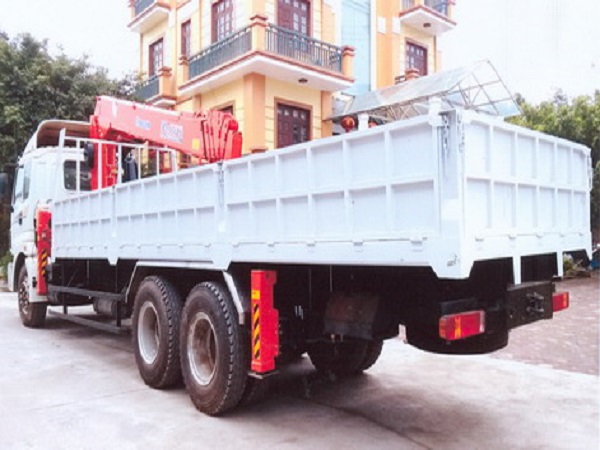 xe tải Thaco Auman 3 chân gắn cẩu Kanglim 7 tấn (KS2056)