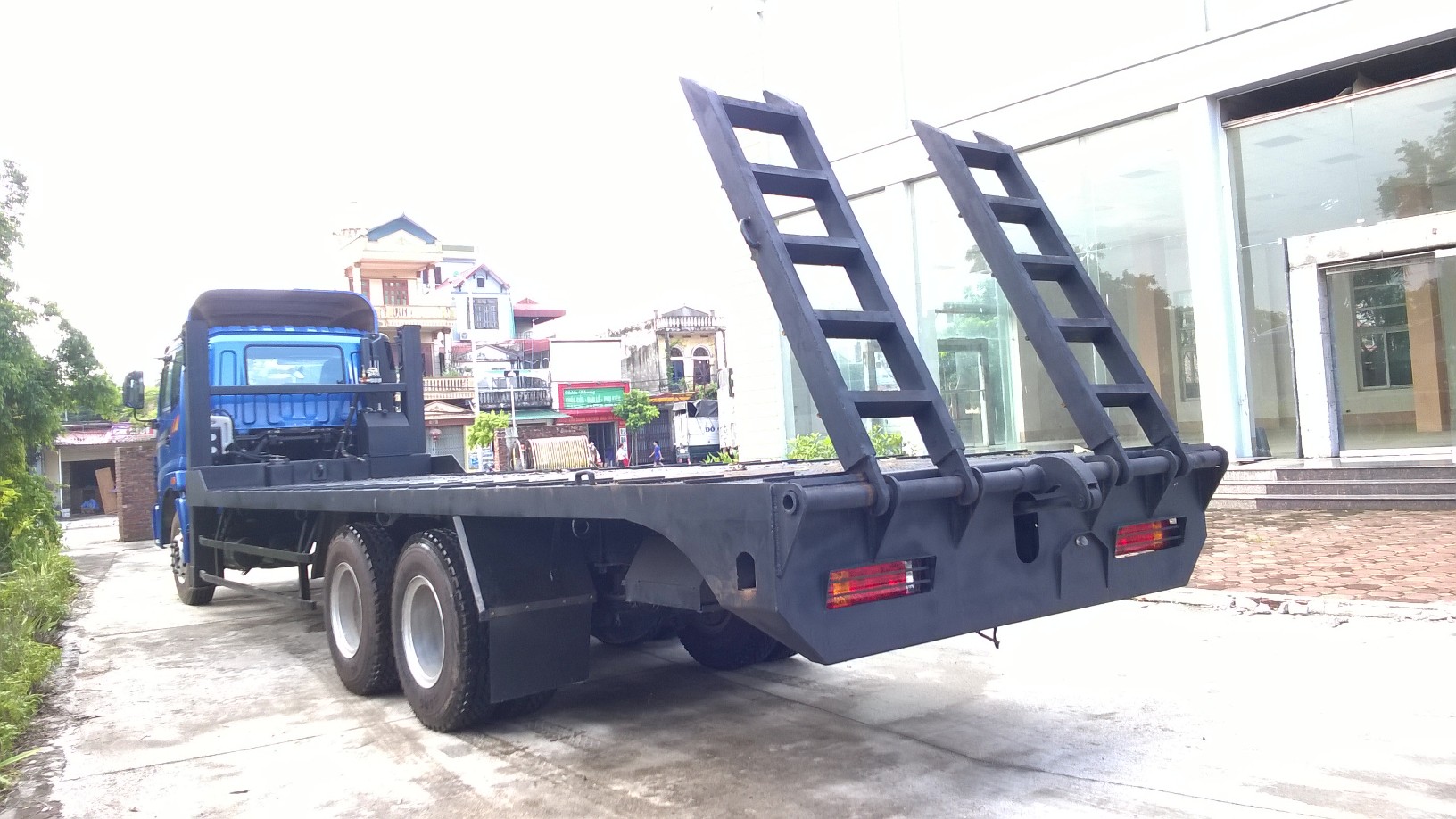 xe nâng đầu chở máy công trình 3 chân Thaco Auman C240