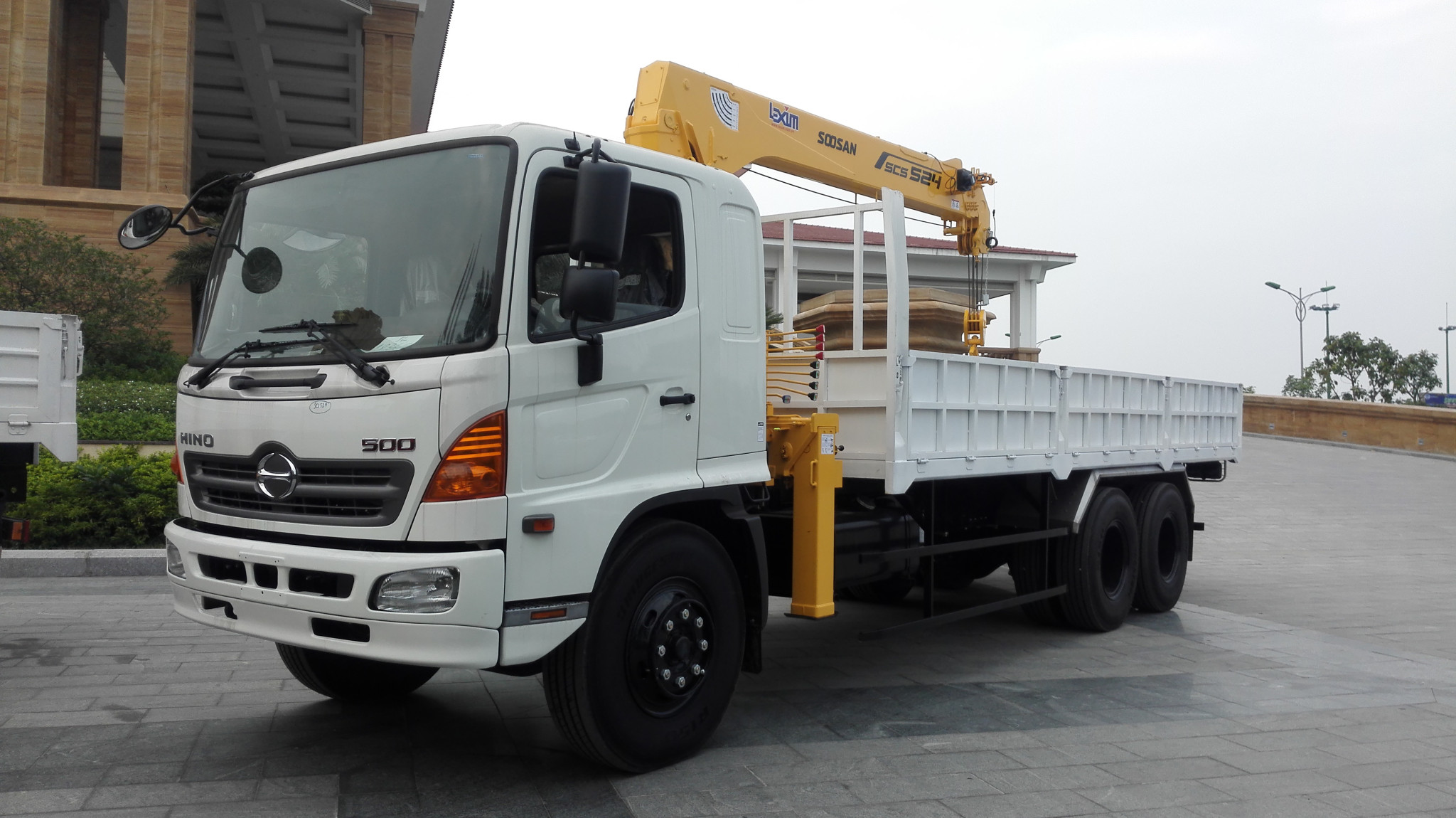 xe tải Hino 3 chân FL8JTSA gắn cẩu Soosan 6 tấn 4 đốt (SCS524)