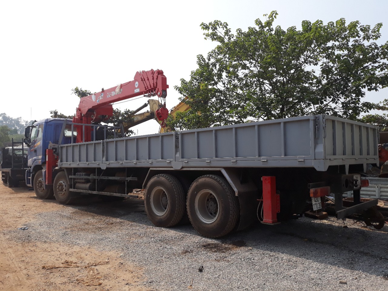 xe tải Thaco auman C300 gắn cẩu ATOM 7 tấn 6 đốt