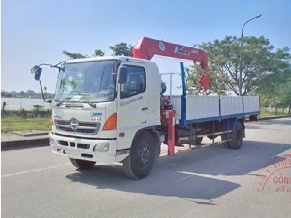 Xe tải Hino FG 8JPSB gắn cẩu Unic 554